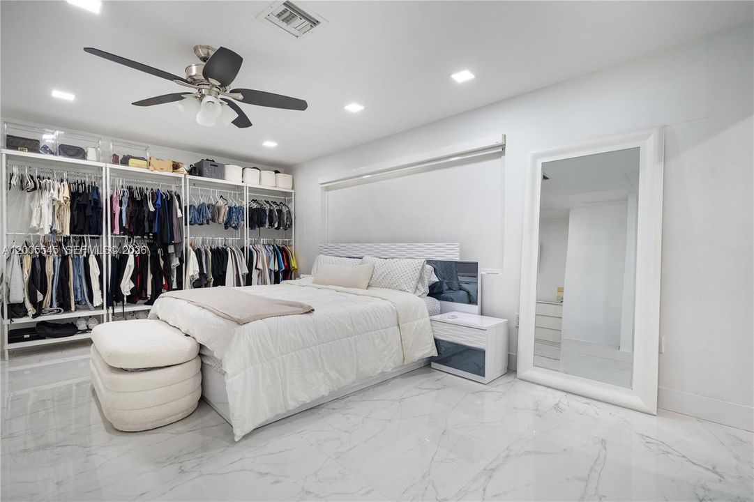Activo con contrato: $1,375,000 (3 camas, 2 baños, 1820 Pies cuadrados)