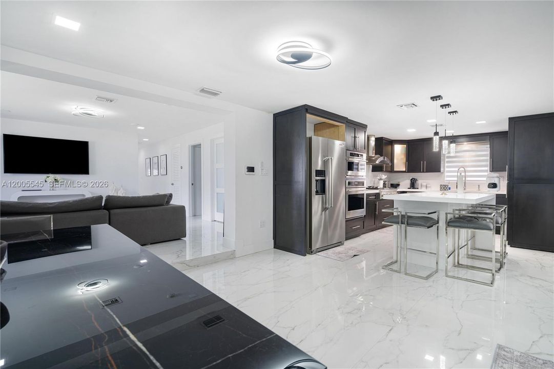 Activo con contrato: $1,375,000 (3 camas, 2 baños, 1820 Pies cuadrados)