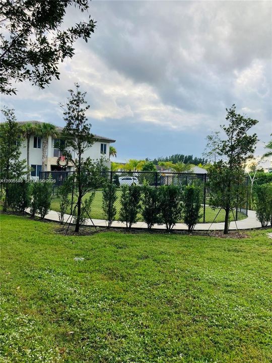 For Rent: $3,100 (3 beds, 2 baths, 1557 Square Feet)