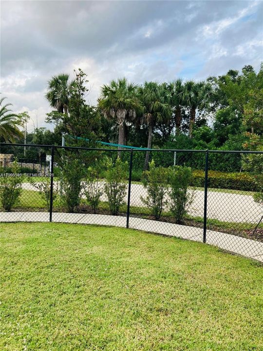 For Rent: $3,100 (3 beds, 2 baths, 1557 Square Feet)