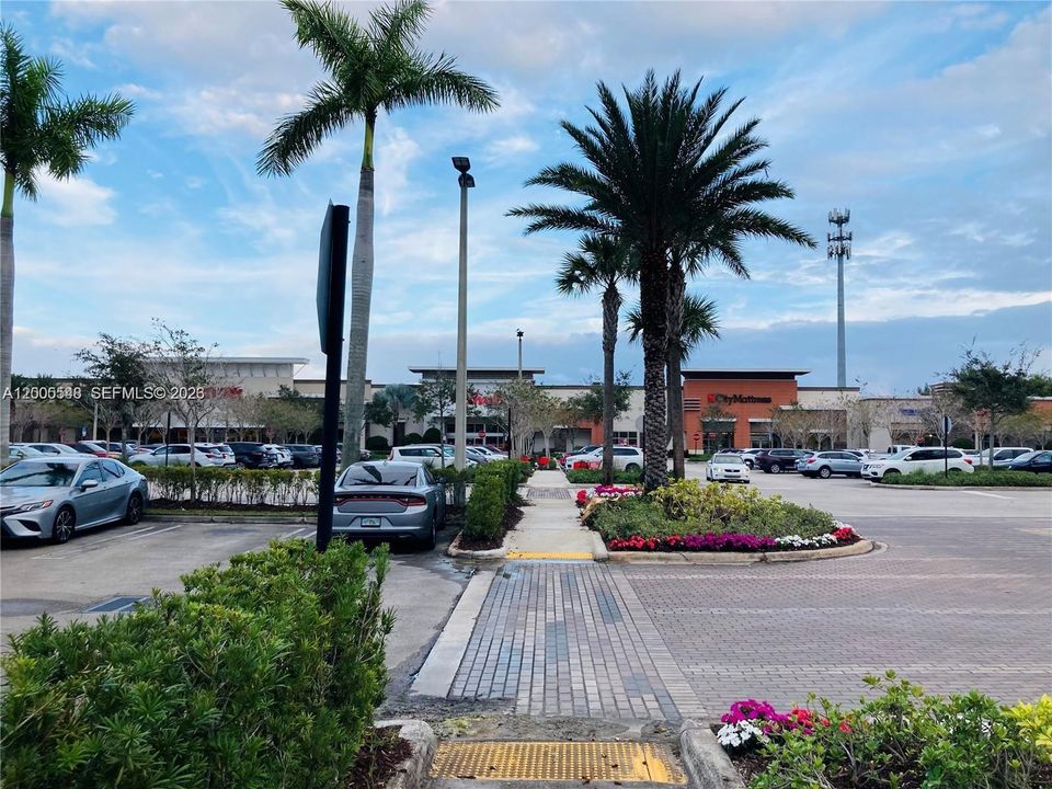 For Rent: $3,100 (3 beds, 2 baths, 1557 Square Feet)