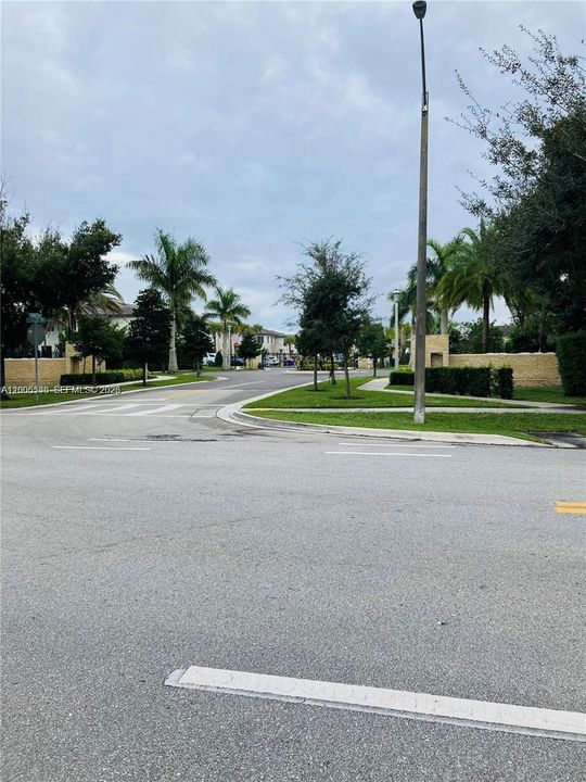 For Rent: $3,100 (3 beds, 2 baths, 1557 Square Feet)