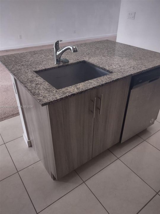 For Rent: $3,100 (3 beds, 2 baths, 1557 Square Feet)
