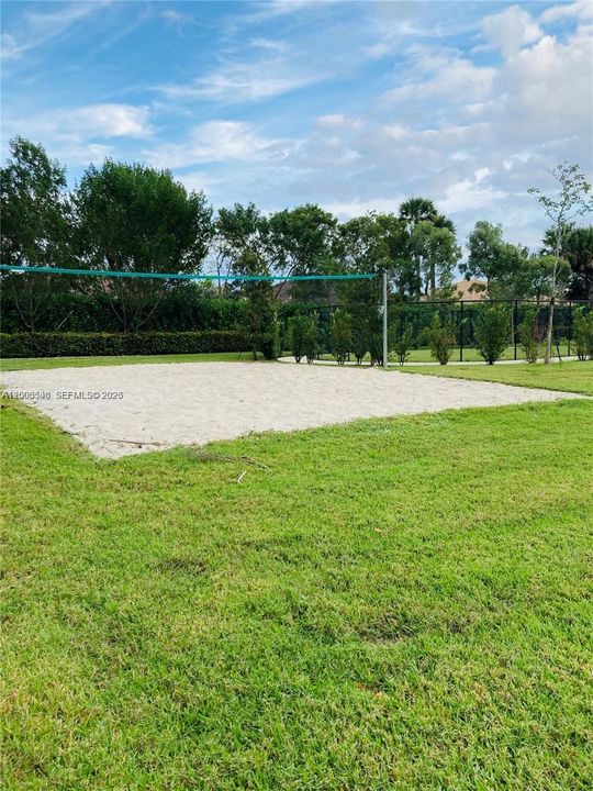 For Rent: $3,100 (3 beds, 2 baths, 1557 Square Feet)