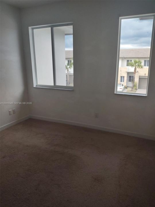For Rent: $3,100 (3 beds, 2 baths, 1557 Square Feet)