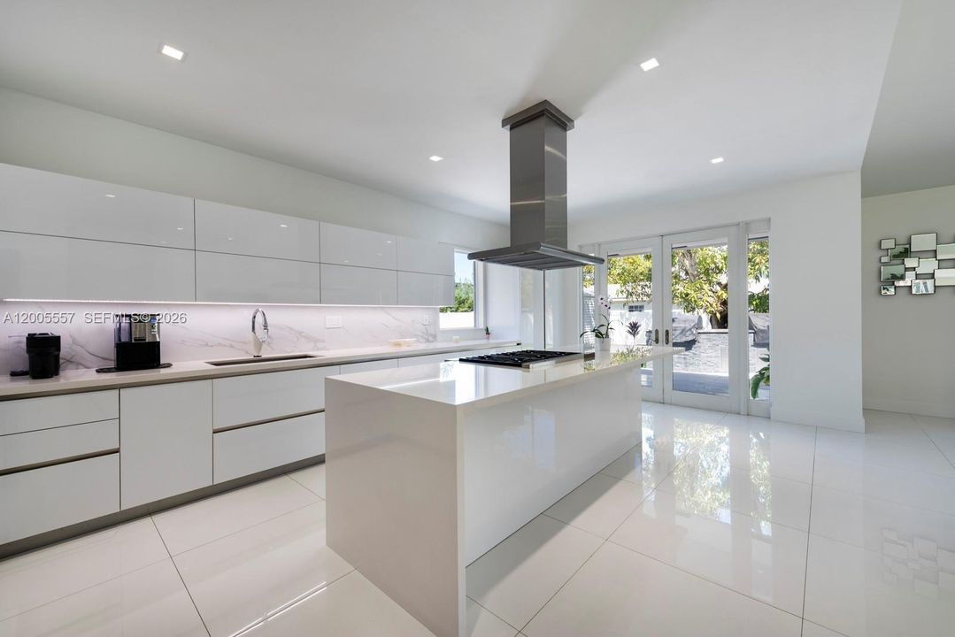 待售: $1,699,000 (3 贝兹, 2 浴室, 2058 平方英尺)