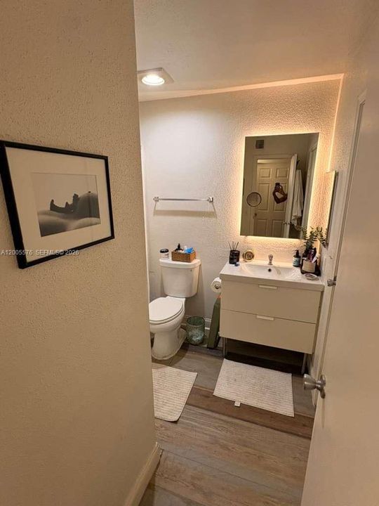 For Sale: $193,500 (2 beds, 1 baths, 980 Square Feet)
