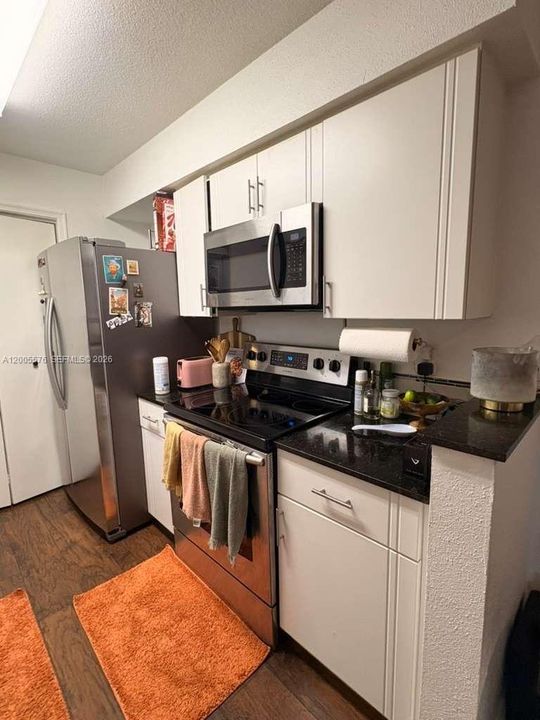 For Sale: $193,500 (2 beds, 1 baths, 980 Square Feet)