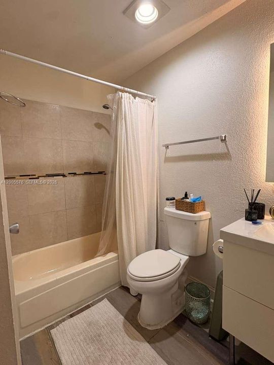 For Sale: $193,500 (2 beds, 1 baths, 980 Square Feet)
