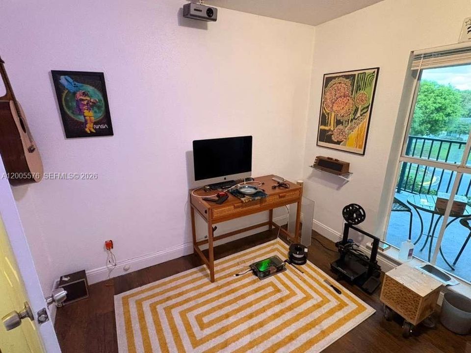 For Sale: $193,500 (2 beds, 1 baths, 980 Square Feet)