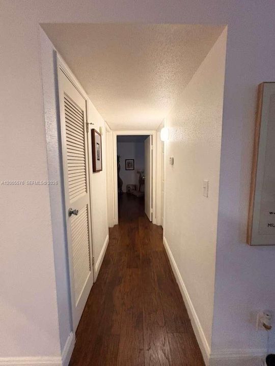 For Sale: $193,500 (2 beds, 1 baths, 980 Square Feet)