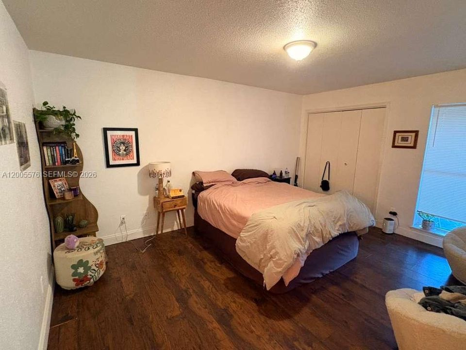 For Sale: $193,500 (2 beds, 1 baths, 980 Square Feet)