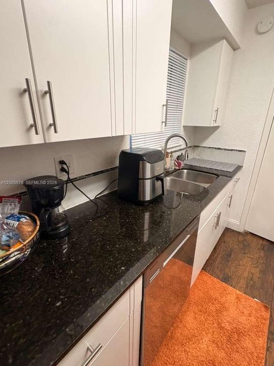 For Sale: $193,500 (2 beds, 1 baths, 980 Square Feet)