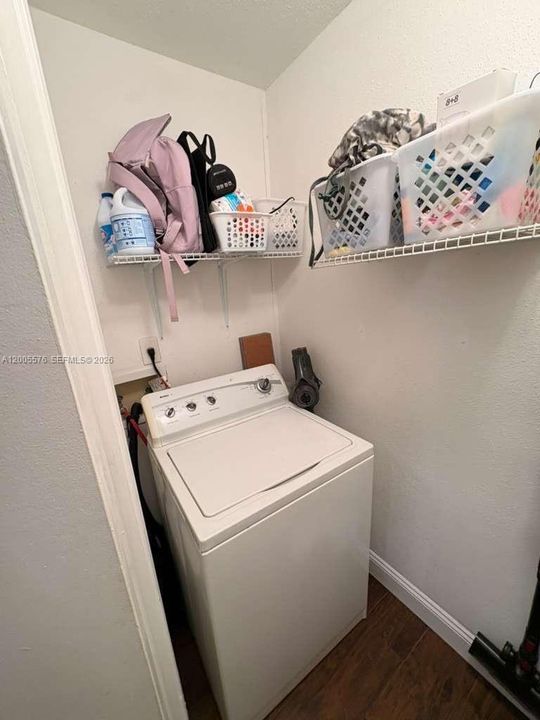 For Sale: $193,500 (2 beds, 1 baths, 980 Square Feet)