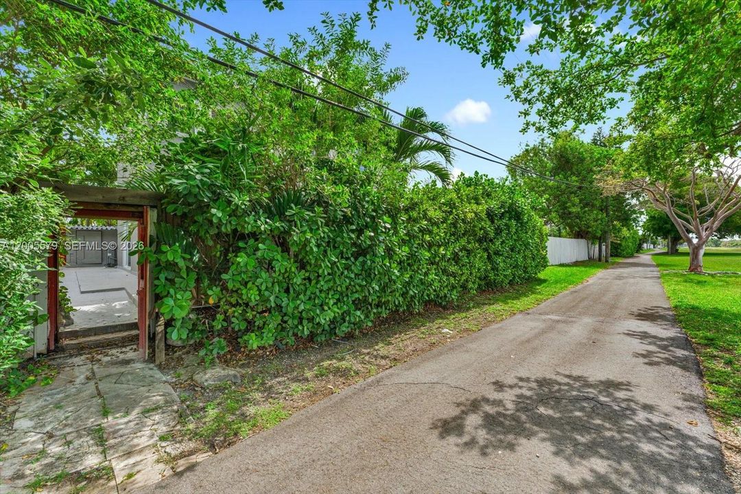 En Venta: $670,000 (4 camas, 3 baños, 1837 Pies cuadrados)