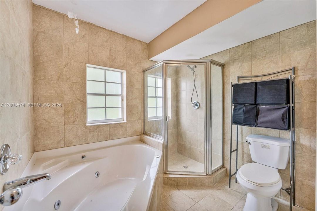 En Venta: $670,000 (4 camas, 3 baños, 1837 Pies cuadrados)