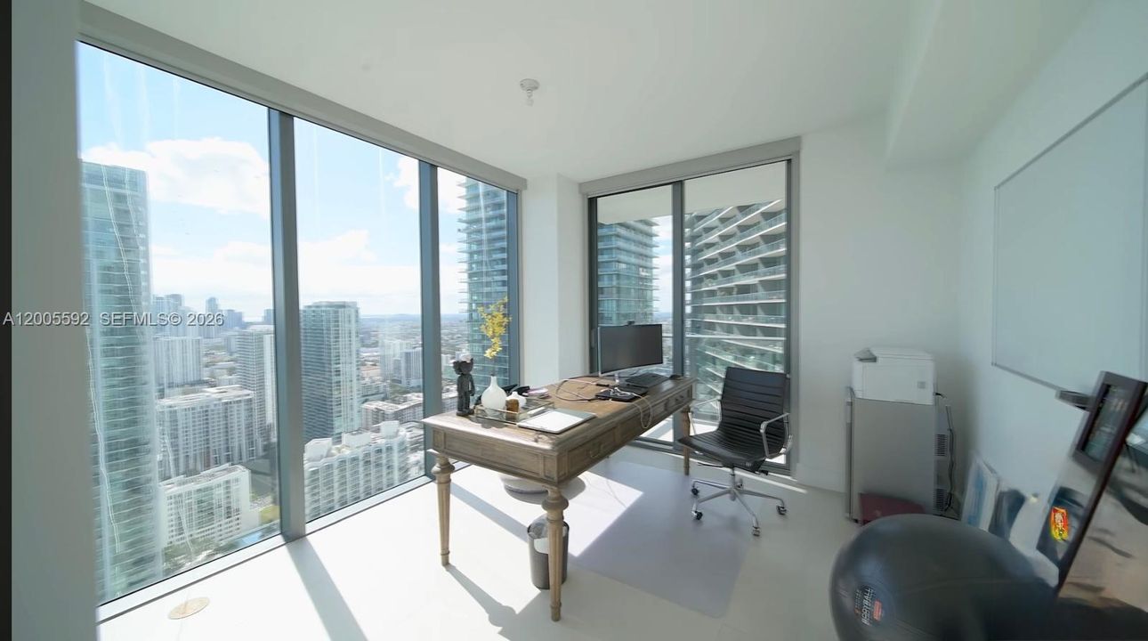 Active With Contract: $12,000 (3 beds, 3 baths, 1634 Square Feet)