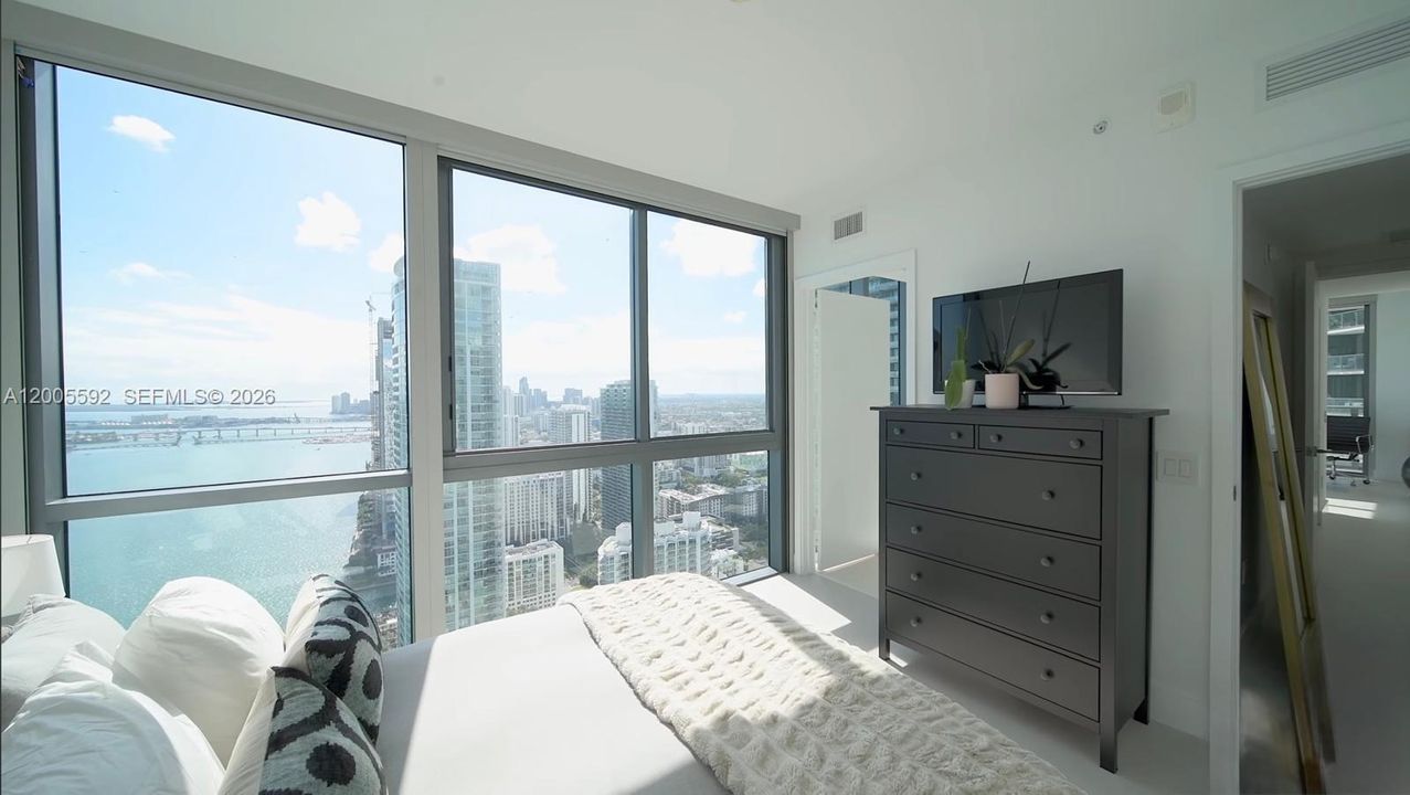 Active With Contract: $12,000 (3 beds, 3 baths, 1634 Square Feet)