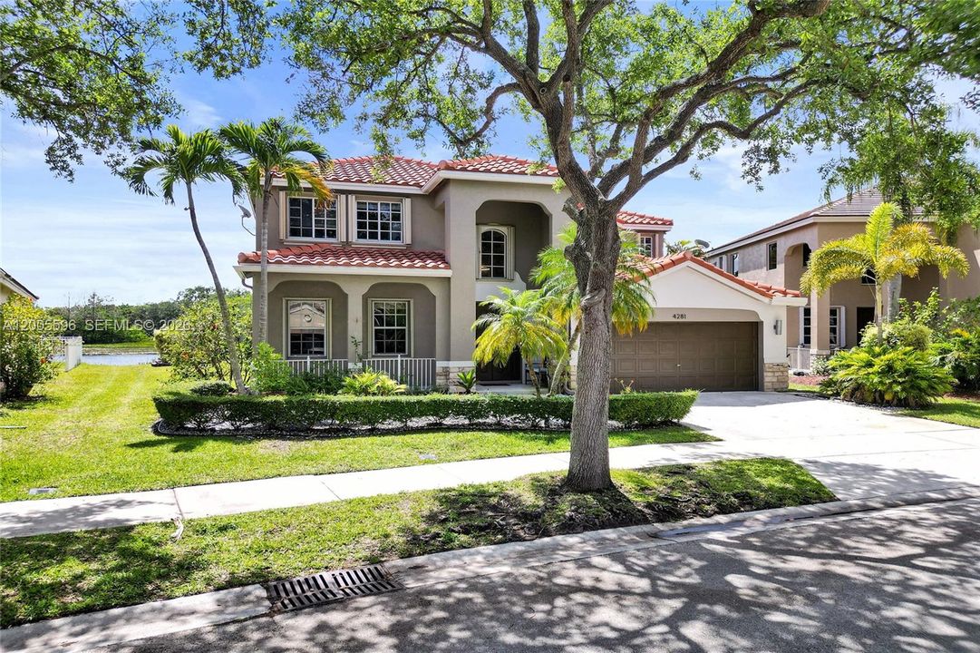 For Sale: $1,200,000 (5 beds, 4 baths, 2536 Square Feet)