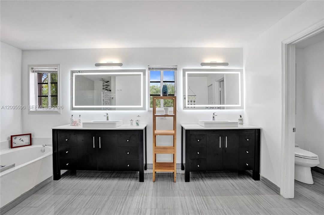 For Sale: $1,200,000 (5 beds, 4 baths, 2536 Square Feet)