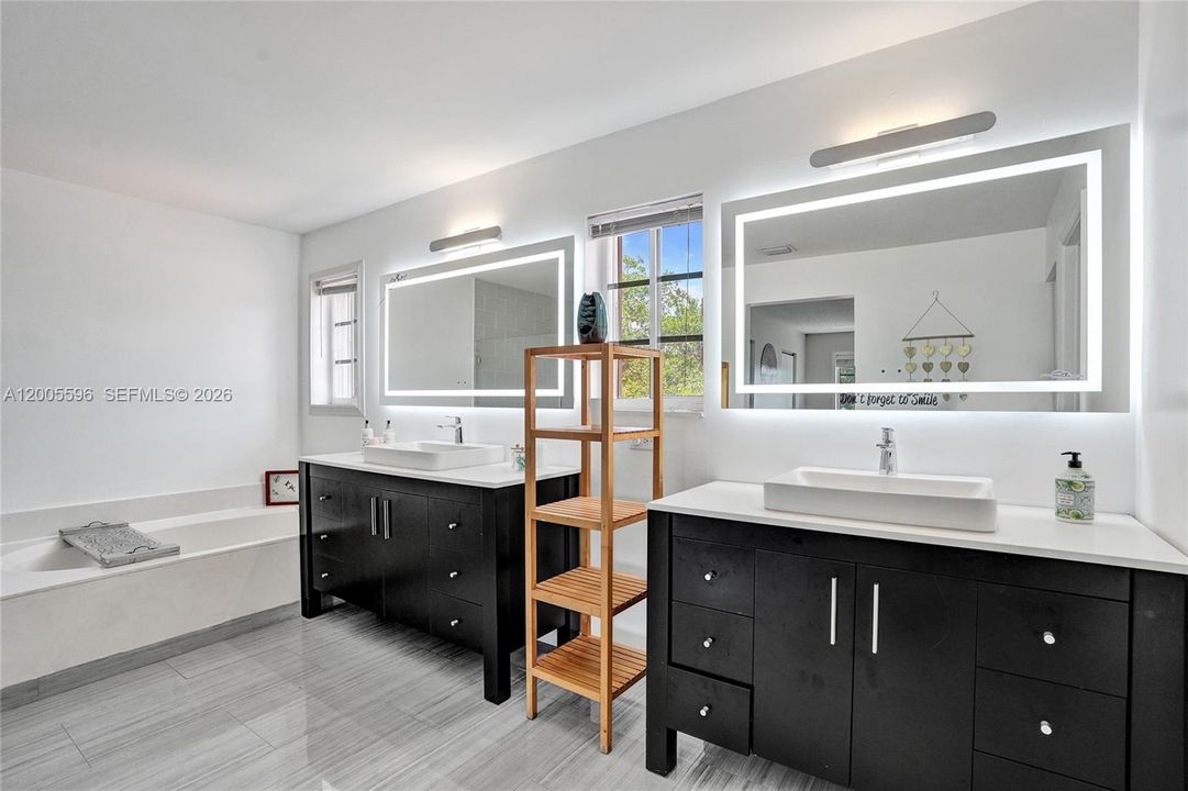 For Sale: $1,200,000 (5 beds, 4 baths, 2536 Square Feet)