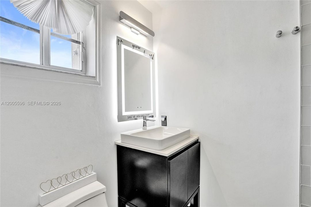 For Sale: $1,200,000 (5 beds, 4 baths, 2536 Square Feet)