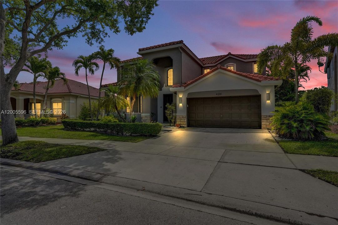 For Sale: $1,200,000 (5 beds, 4 baths, 2536 Square Feet)