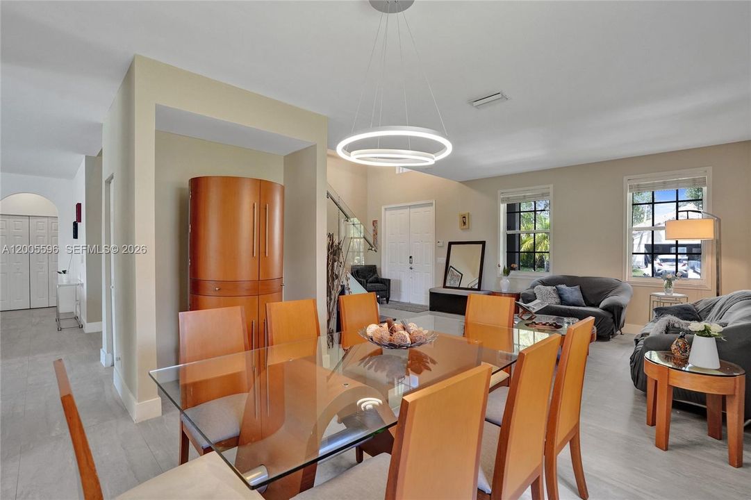 For Sale: $1,200,000 (5 beds, 4 baths, 2536 Square Feet)
