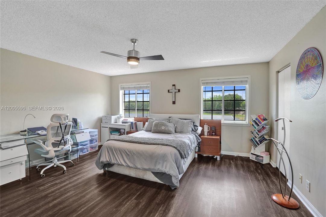 For Sale: $1,200,000 (5 beds, 4 baths, 2536 Square Feet)