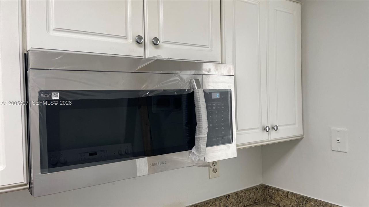 待售: $240,000 (2 贝兹, 2 浴室, 1023 平方英尺)