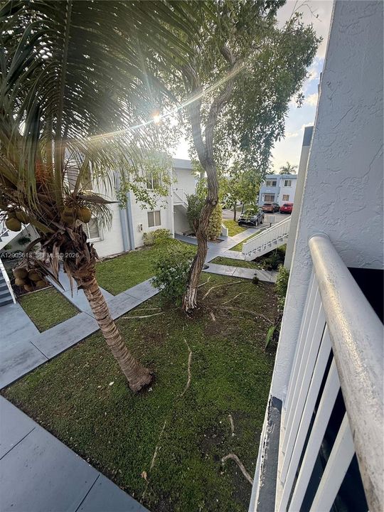 For Sale: $222,000 (1 beds, 1 baths, 630 Square Feet)