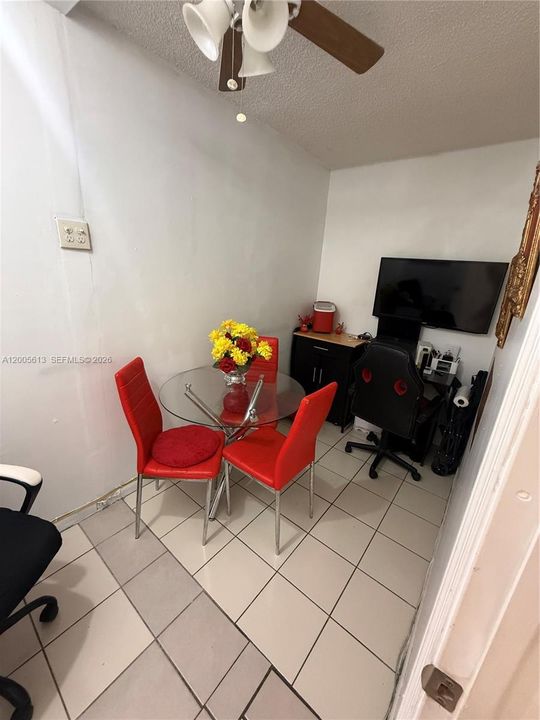 For Sale: $222,000 (1 beds, 1 baths, 630 Square Feet)