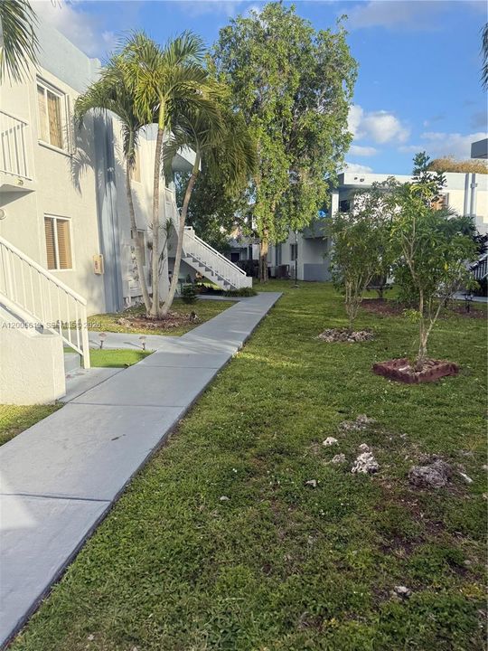 For Sale: $222,000 (1 beds, 1 baths, 630 Square Feet)