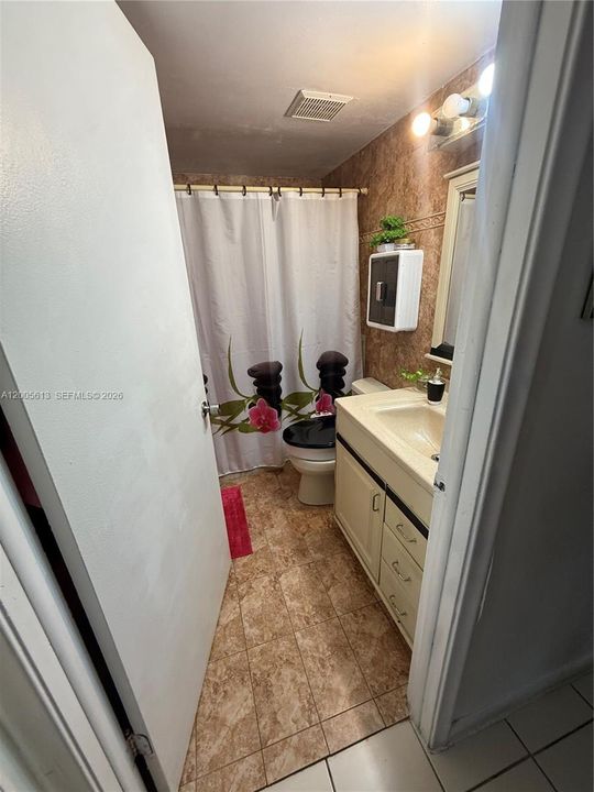 For Sale: $222,000 (1 beds, 1 baths, 630 Square Feet)