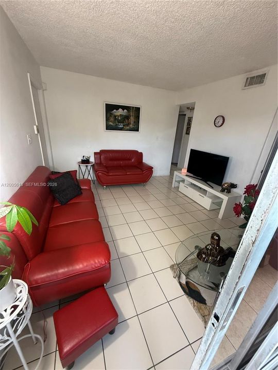 For Sale: $222,000 (1 beds, 1 baths, 630 Square Feet)