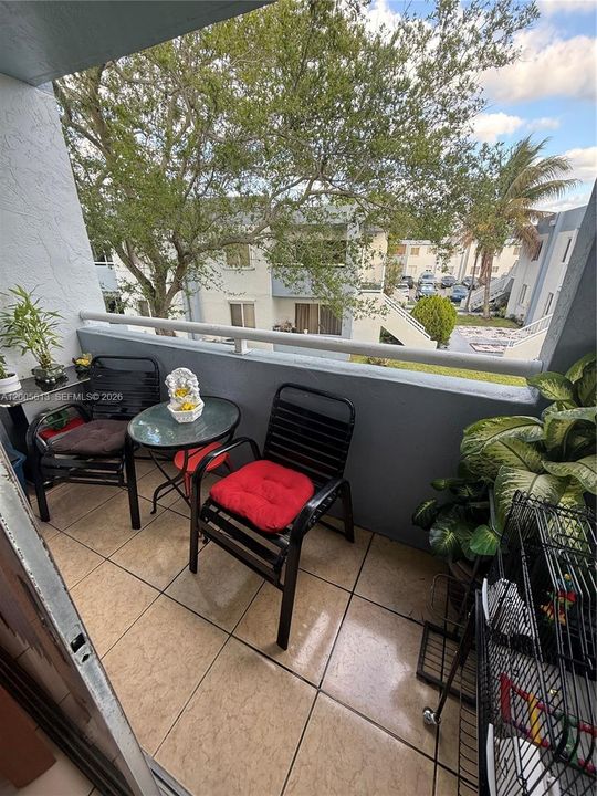 For Sale: $222,000 (1 beds, 1 baths, 630 Square Feet)