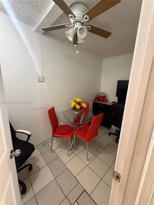 For Sale: $222,000 (1 beds, 1 baths, 630 Square Feet)