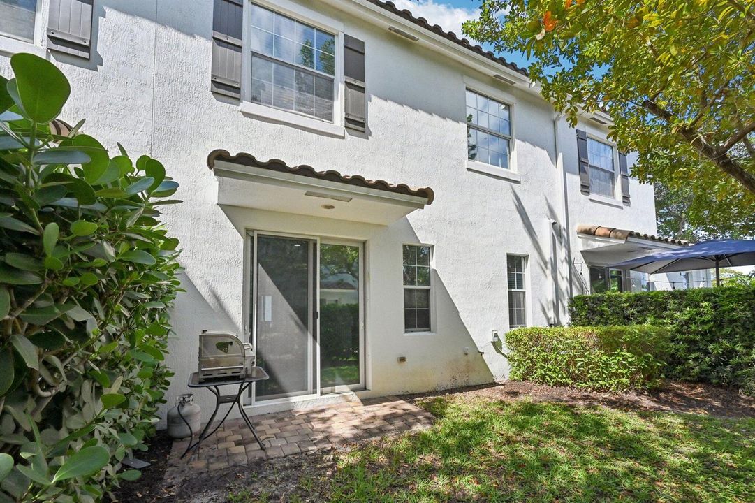28-web-or-mls-Graham Pl-S1704-028