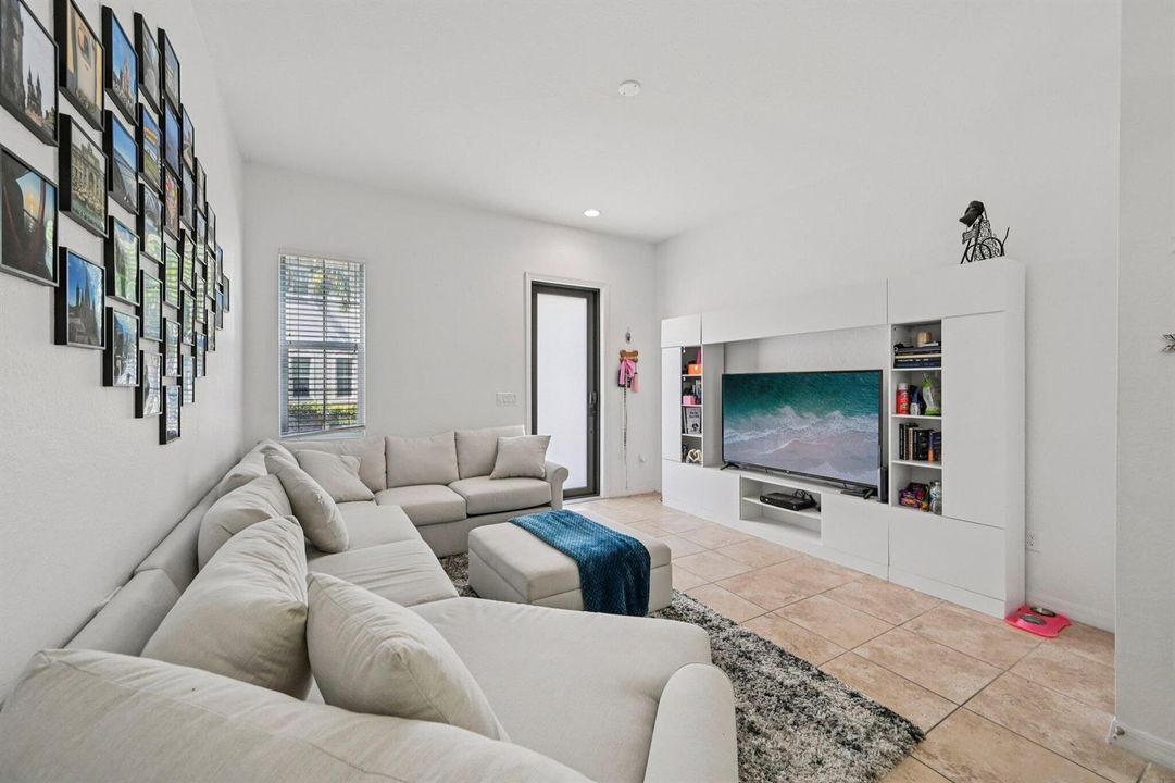 5-web-or-mls-Graham Pl-S1704-005