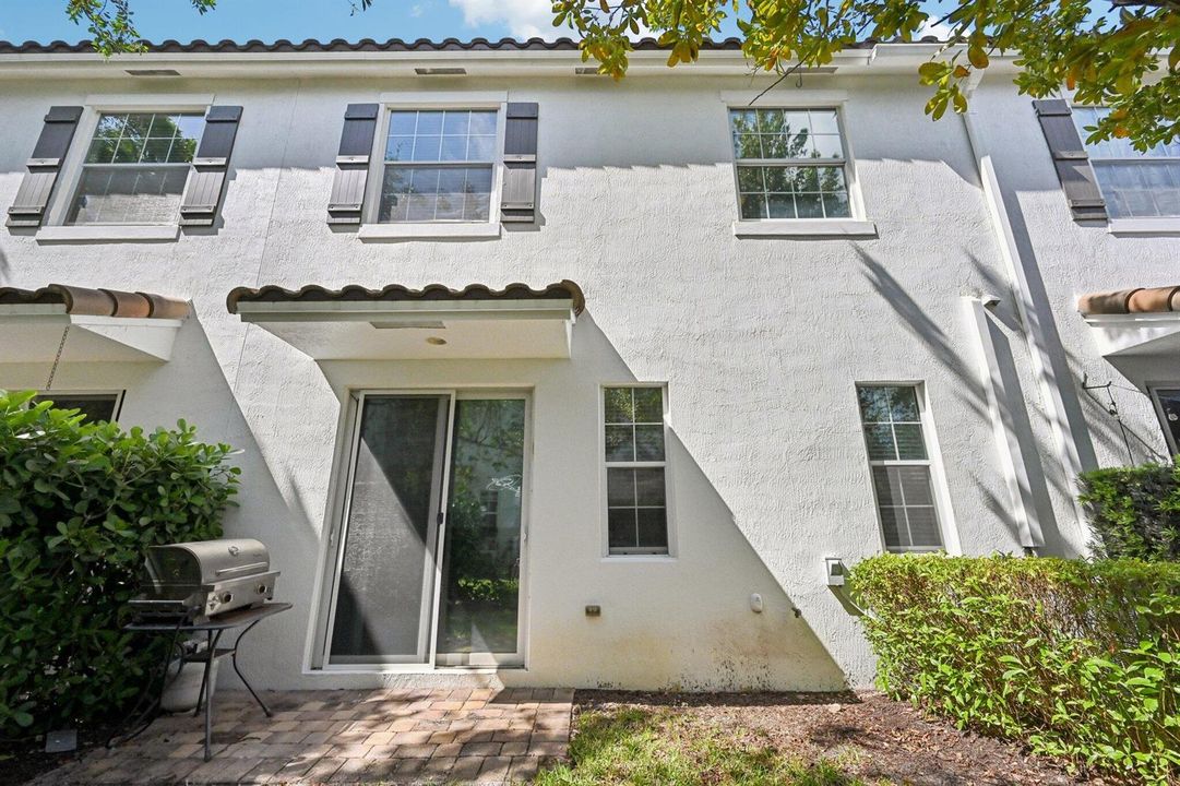 29-web-or-mls-Graham Pl-S1704-029