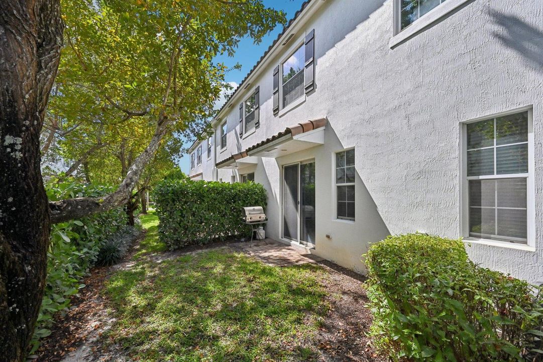 30-web-or-mls-Graham Pl-S1704-030