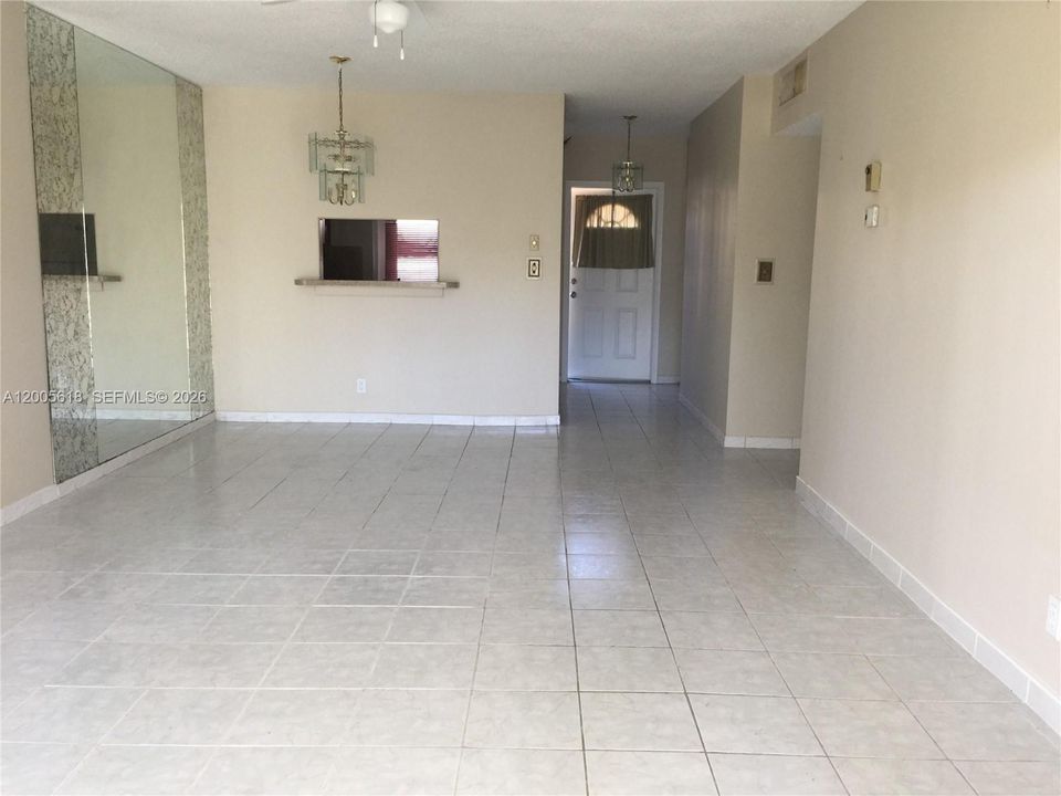 For Sale: $135,900 (2 beds, 2 baths, 944 Square Feet)