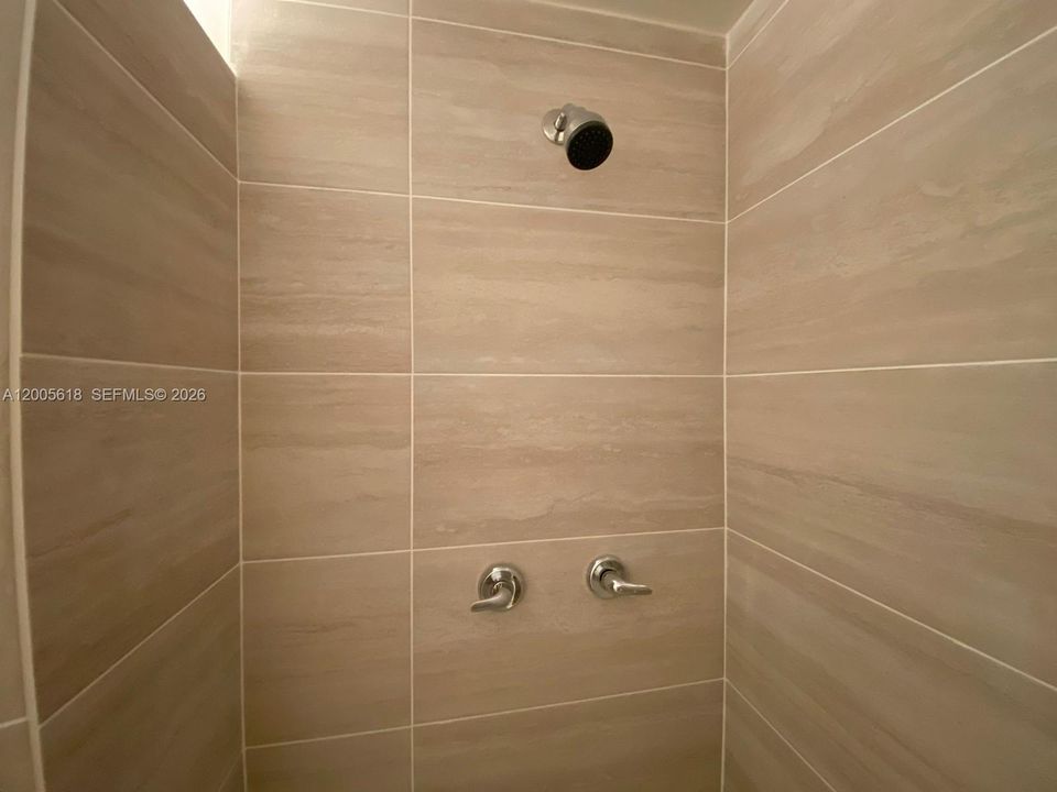 For Sale: $135,900 (2 beds, 2 baths, 944 Square Feet)