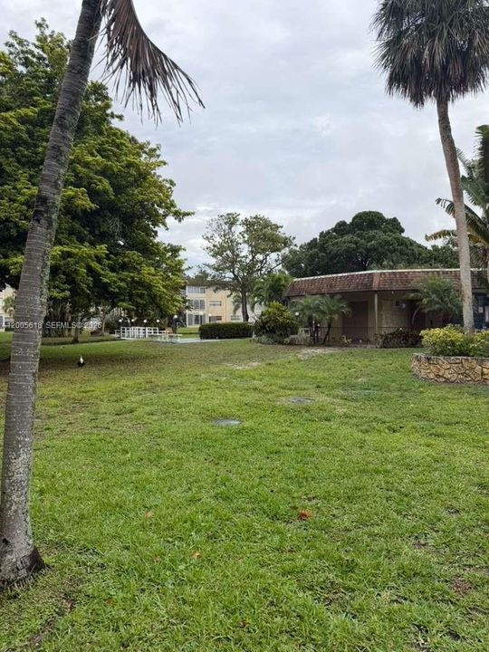 For Sale: $135,900 (2 beds, 2 baths, 944 Square Feet)