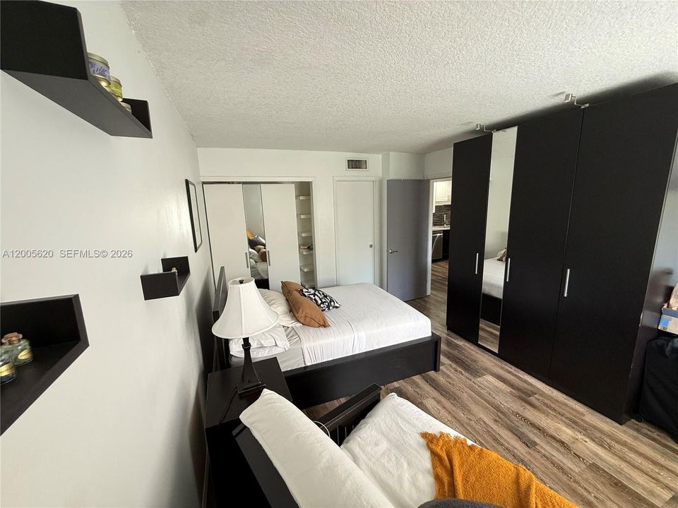 Activo con contrato: $2,800 (2 camas, 2 baños, 1106 Pies cuadrados)