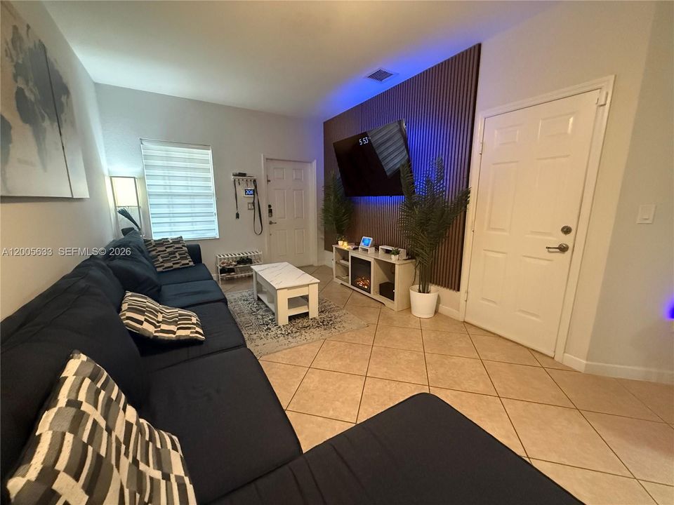 For Sale: $444,997 (4 beds, 3 baths, 1712 Square Feet)