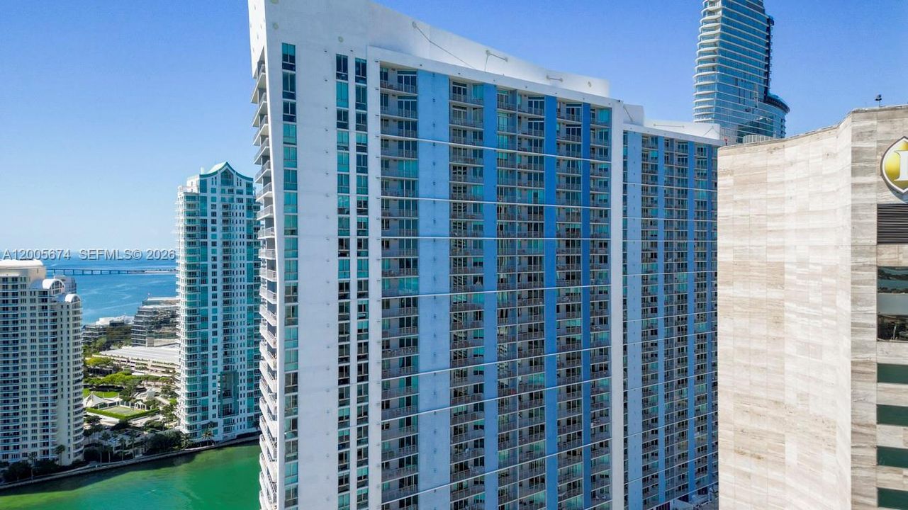 合同活跃: $615,000 (2 贝兹, 2 浴室, 1169 平方英尺)