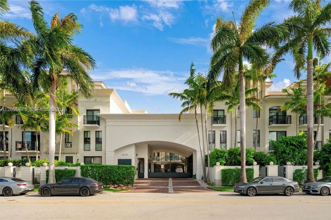 Active With Contract: $1,749,000 (4 beds, 4 baths, 2675 Square Feet)