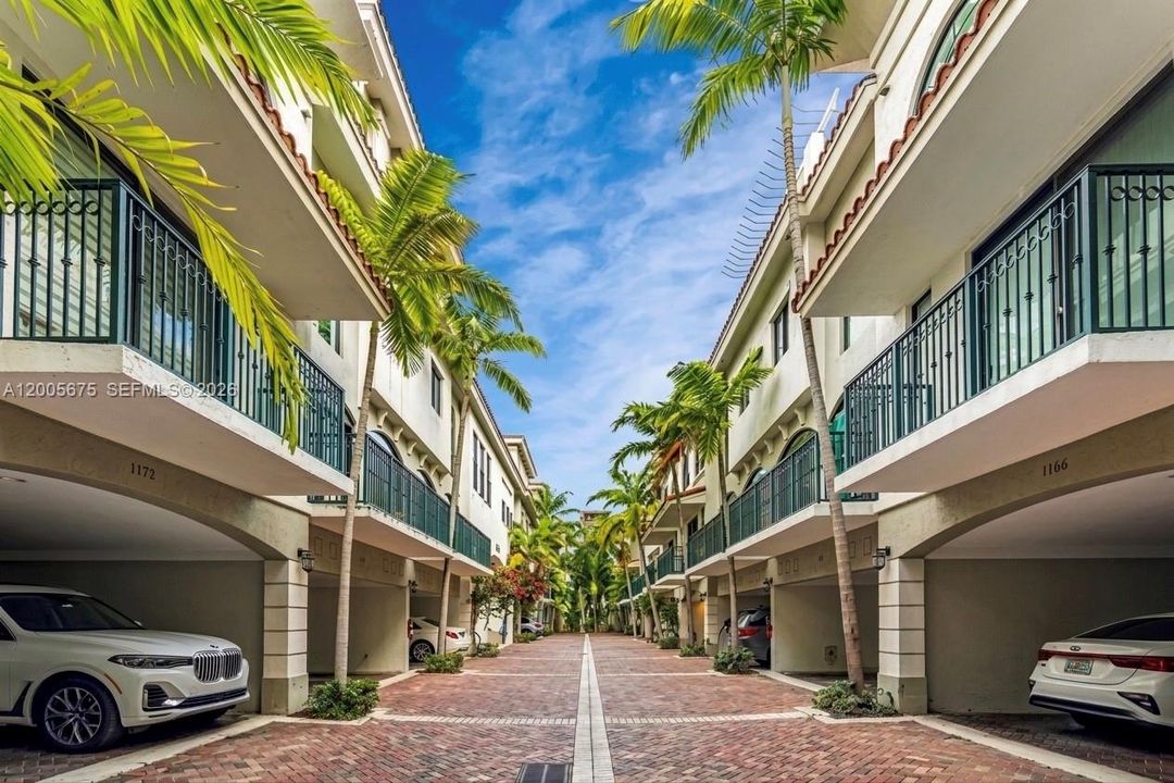 Active With Contract: $1,749,000 (4 beds, 4 baths, 2675 Square Feet)