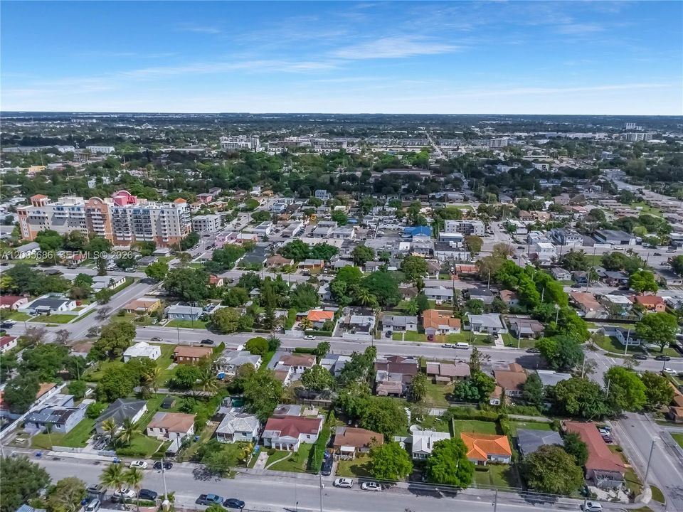 Под контрактом: $429,000 (3 спален, 1 ванн, 953 Квадратных фут)